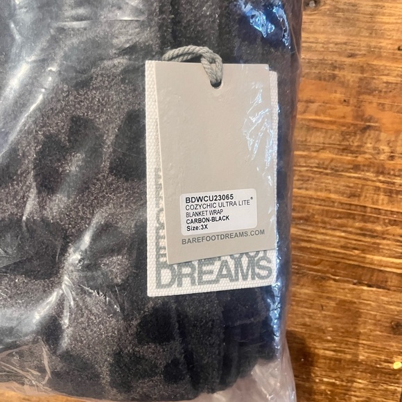 Barefoot Dreams Black and Gray Animal Print Blanket Wrap - Picture 3 of 4